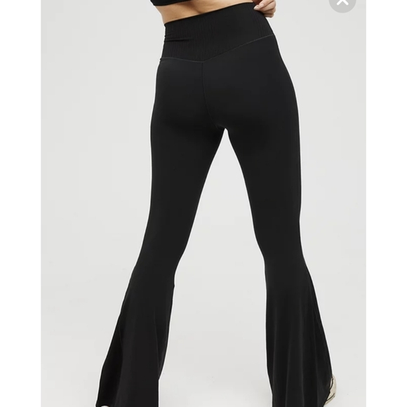 OFFLINE By Aerie Real Me High Waisted Crossover Rib Super Flare Legging Size xs - Picture 3 of 11